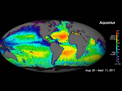 Este primer mapa global de salinidad superficial del <a href="http://www.windows2universe.org/earth/Water/ocean.html" class=outlink> ocano</a>, presentado en septiembre 2012 por el equipo de la misin Aquarius de la NASA, muestra la distribucin de la sal en los primeros 2 cm de la superficie del ocano. Las variaciones de <a href="http://www.windows2universe.org/earth/Water/salinity.html" class=outlink> salinidad</a> son uno de los principales impulsores de <a href="http://www.windows2universe.org/earth/Water/circulation1.html" class=outlink> la circulacin ocenica</a> y estn conectadas de cerca con el <a href="http://www.windows2universe.org/earth/Water/water_cycle.html" class=outlink> ciclo de agua dulce</a> del planeta. Se observa alta salinidad en el Mediterrneo, Atlntico y el mar Arbigo.<p><small><em></em></small></p>